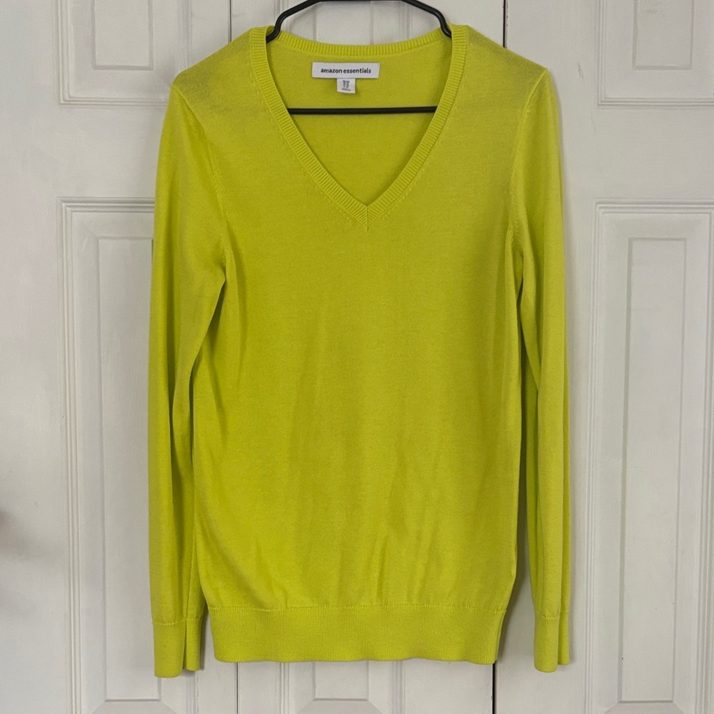 Amazon Essentials Women's V-Neck Sweater